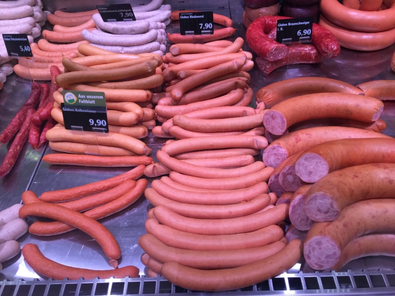 charcuterie-TOURRETTES-min_sausages_meat_butchery-1069321